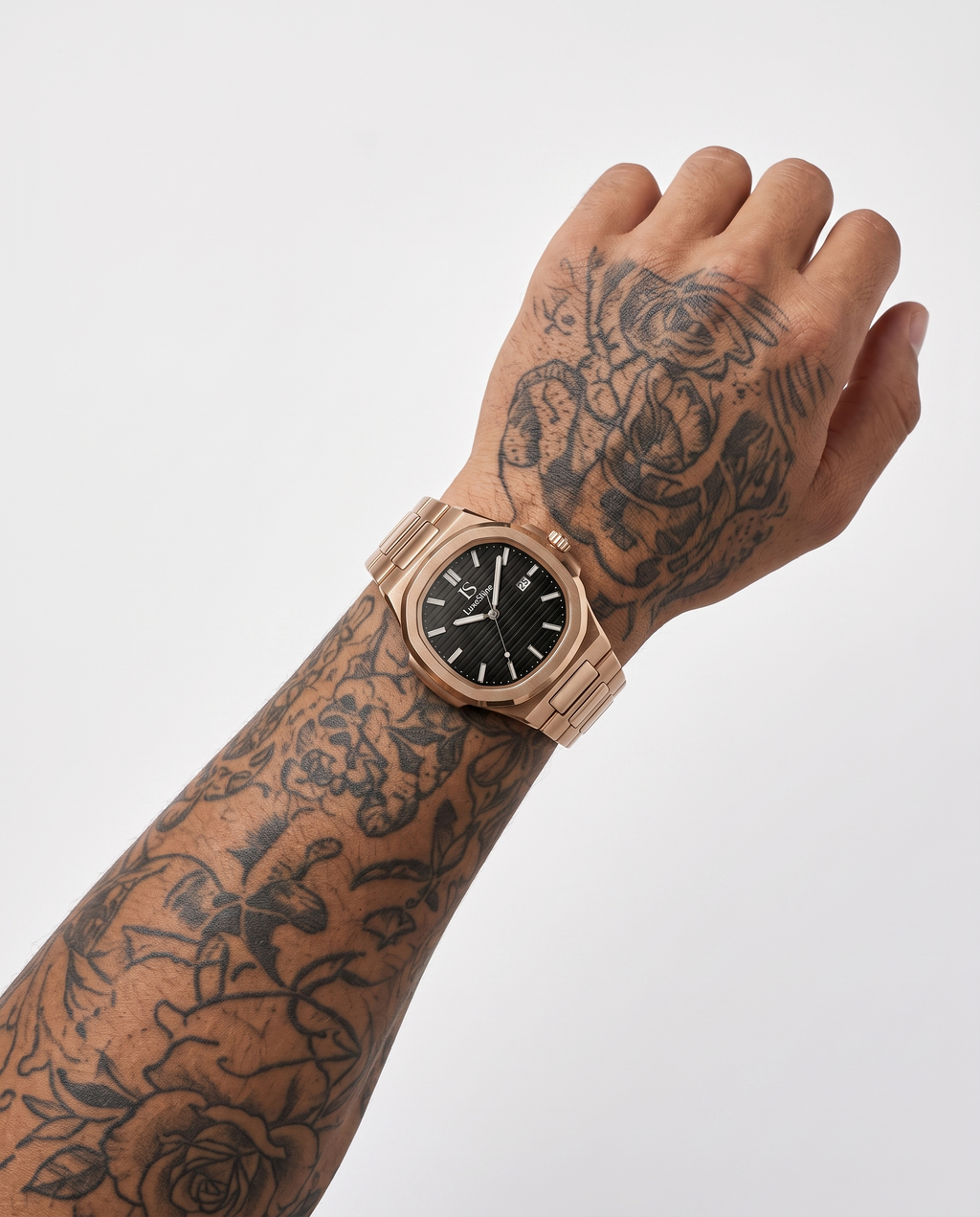 AI-GENERATED | source: Higgsfield nano_banana_2 | purpose: white-on-wrist-standard | product: CASPIAN | variant: Midnight Gold | variant_id: gid://shopify/ProductVariant/52931297837345 | model: approved-luxe-male-20260707 | date: 2026-07-10 | target: PDP gallery slot 2