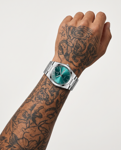 AI-GENERATED | source: Higgsfield nano_banana_2 | purpose: white-on-wrist-standard | product: Classic Edition | variant: Emerald Silver | variant_id: gid://shopify/ProductVariant/52455758168353 | model: approved-luxe-male-20260707 | date: 2026-07-10 | target: PDP gallery slot 2