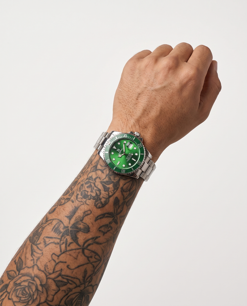 AI-GENERATED | source: Higgsfield nano_banana_2 | purpose: white-on-wrist-standard | product: ASCARI | variant: Emerald Green | variant_id: gid://shopify/ProductVariant/52953895797025 | model: approved-luxe-male-20260707 | date: 2026-07-14 | target: PDP gallery slot 2